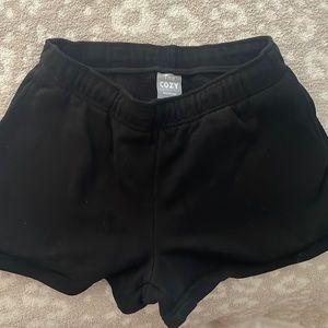 Aritizia TNA Cozy boyfriend fleece sweat shorts